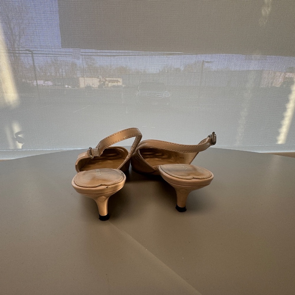 Via Spiga Women’s Slingback Kitten Heel Pumps in Nude Patent - Picture 3 of 5